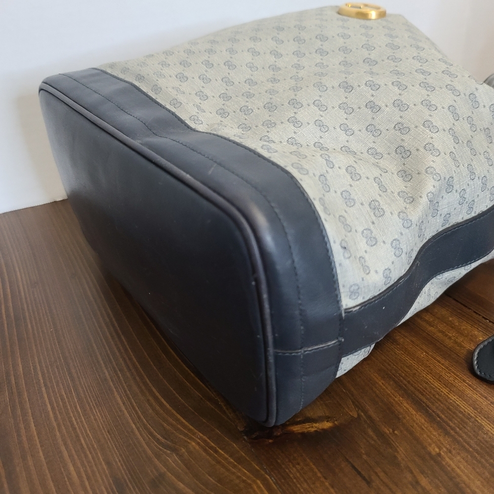 Gucci Vintage Navy GG Bucket Crossbody - Picture 9 of 16
